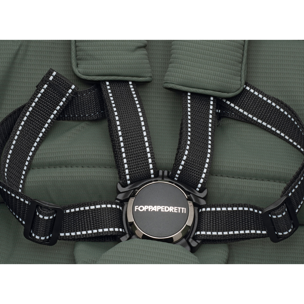 Practical “Easyclose” system that allows an easy fastening of the safety belt with an open-close magnet buckle